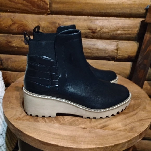 Dolce Vita Black Ankle Boots with Chunky Sole - Picture 3 of 10